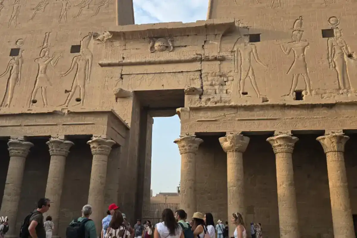 Excursion privée d'une journée aux temples d'Edfou et de Kom Ombo au départ de Louxor
