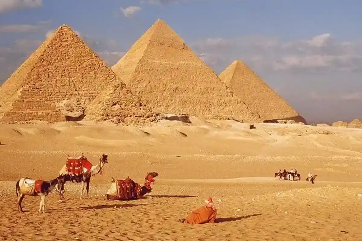 From Hurghada Giza Pyramids Trip With Small Group