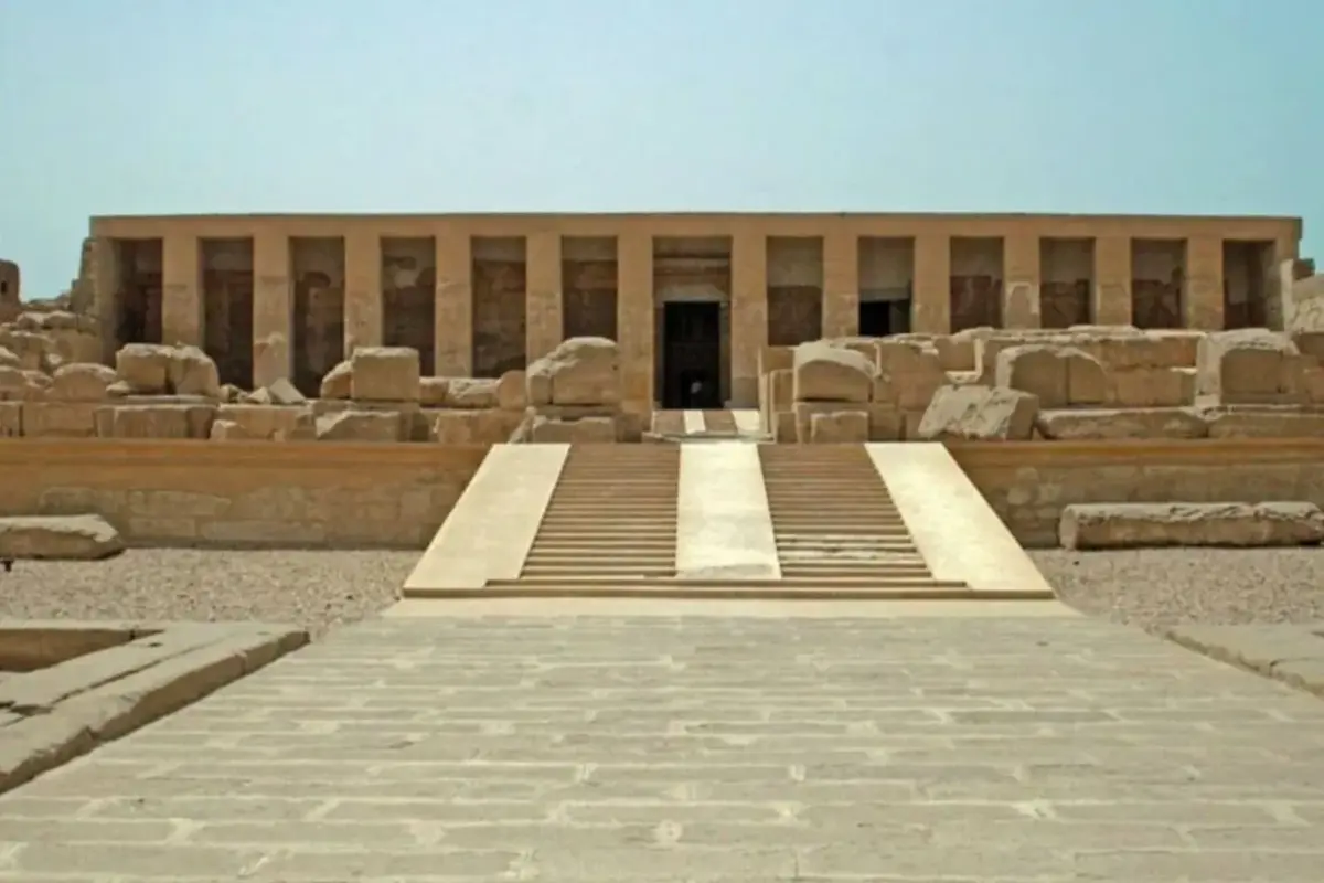 Visite privée des temples de Dendérah et d'Abydos au départ de Louxor