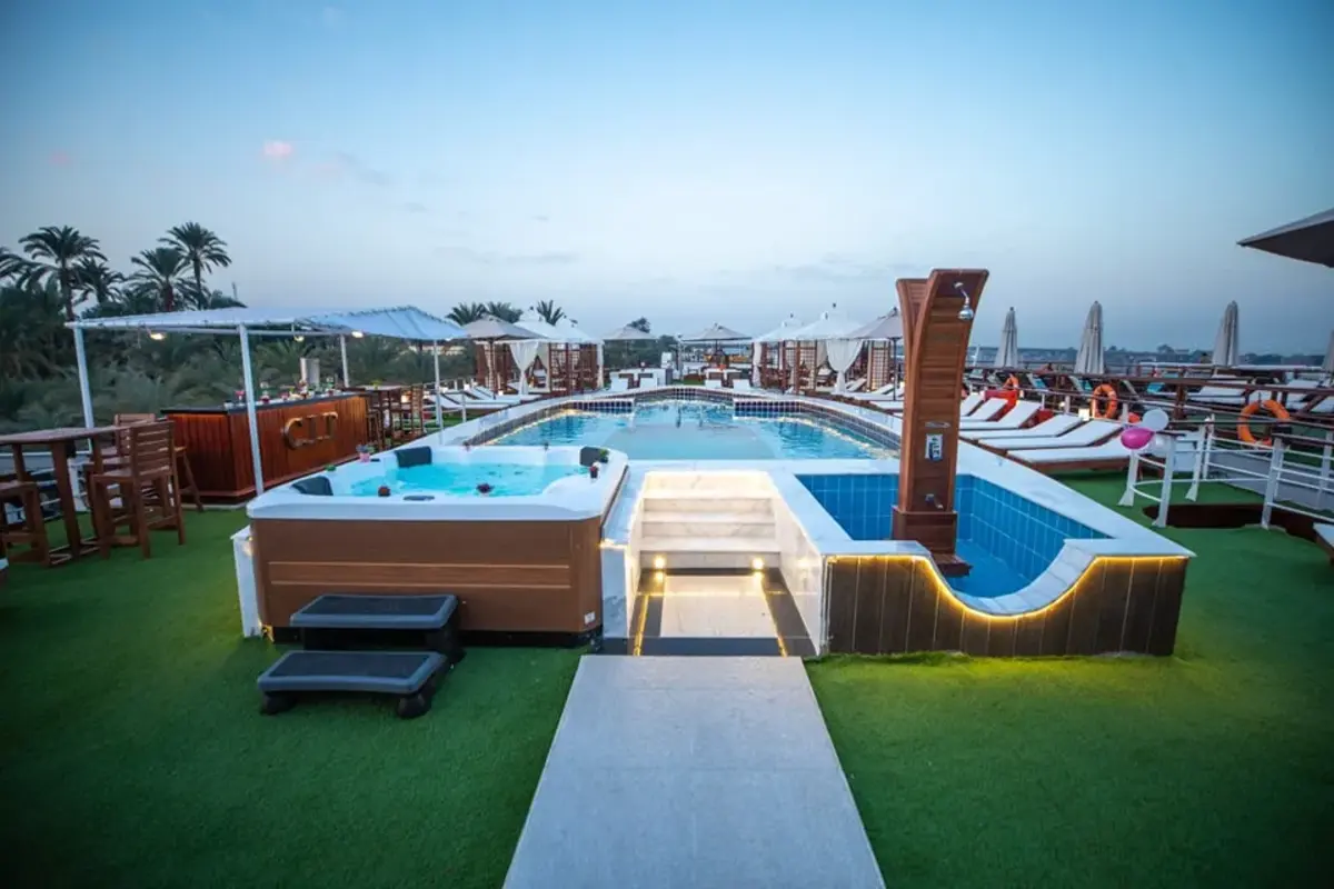 4-Day 5-Star Deluxe Nile Cruise with Abu Simbe & Balloon Ride