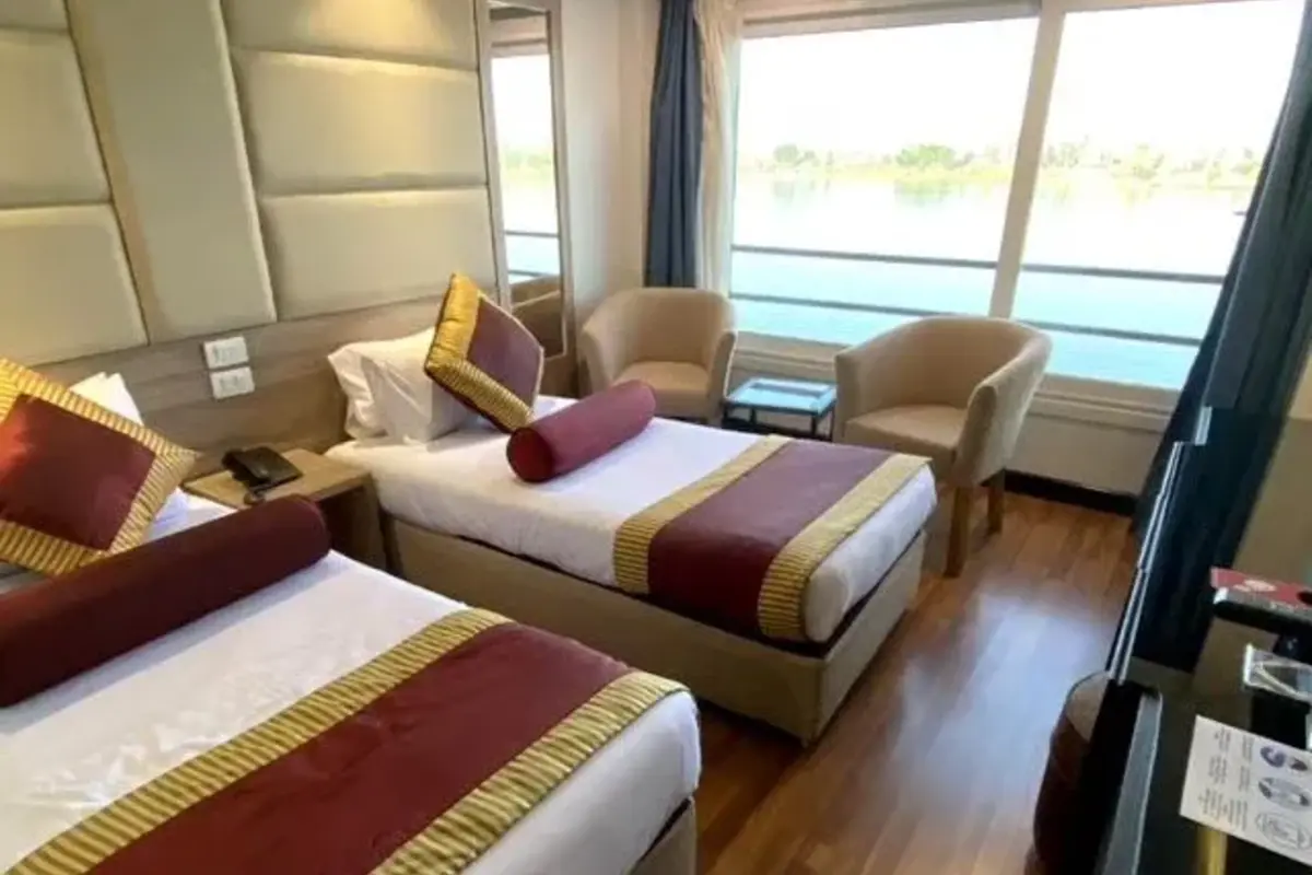 4-Day 5-Star Deluxe Nile Cruise with Abu Simbe & Balloon Ride