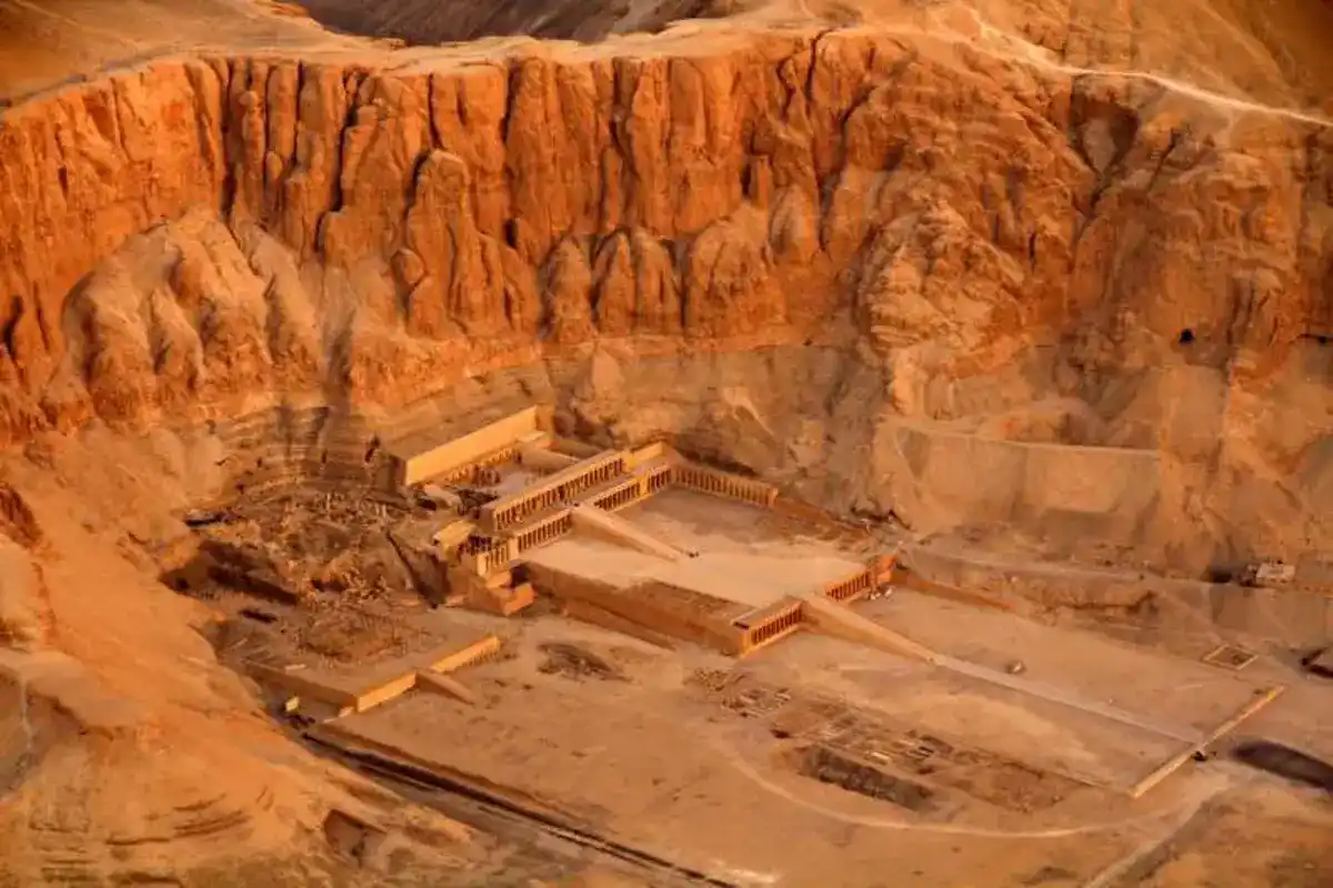 Day Tour to Luxor from Cairo by Plane