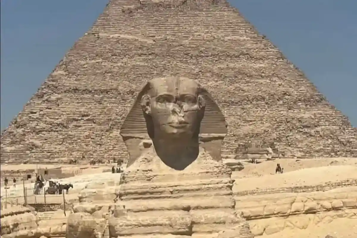 Sharm El Sheikh: Pyramiden von Gizeh und Ägyptisches Museum aus der Luft